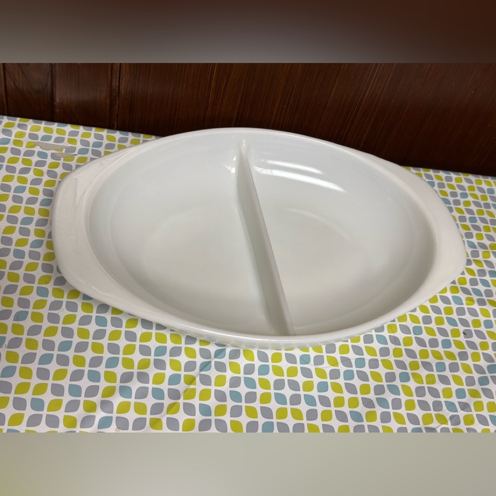 Pyrex White Milk Glass Divided Serving Dish Oval 1.5 Qt